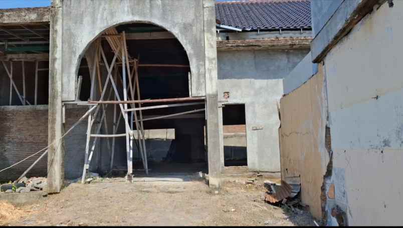 dijual rumah joyosuran pasar kliwon surakarta