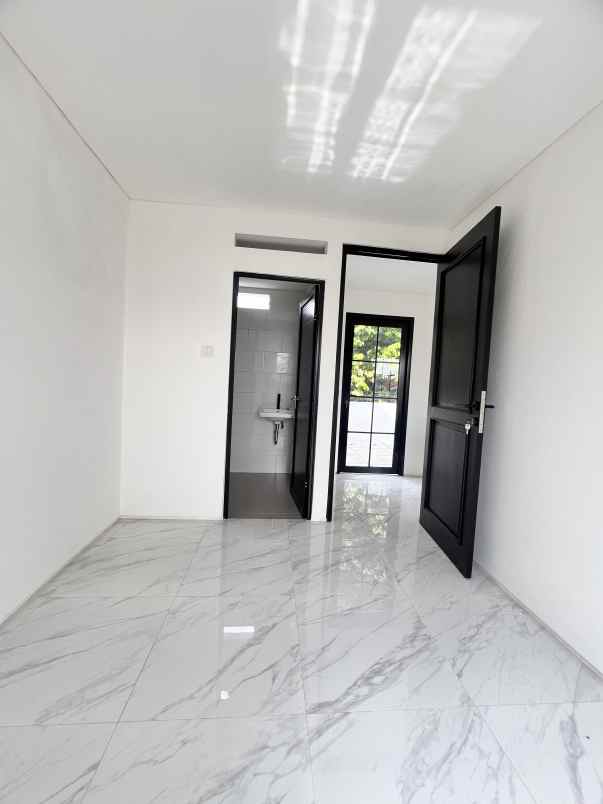 dijual rumah jpfj g5j jl serua bulak