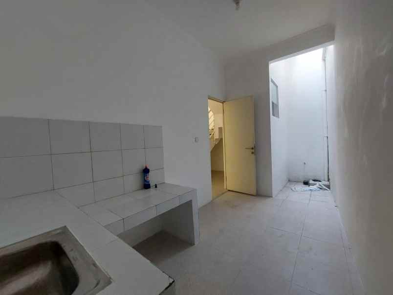 dijual rumah karang asem