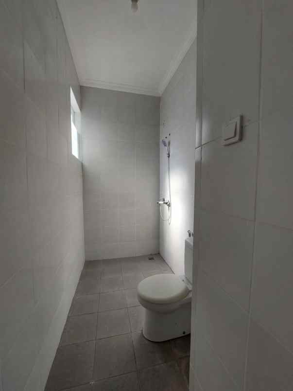 dijual rumah karang asem
