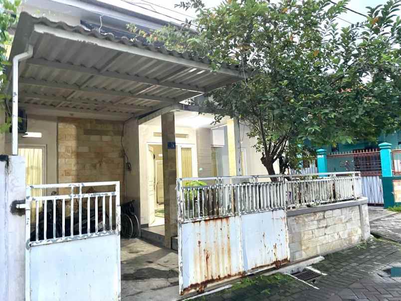 dijual rumah karangan babatan wiyung