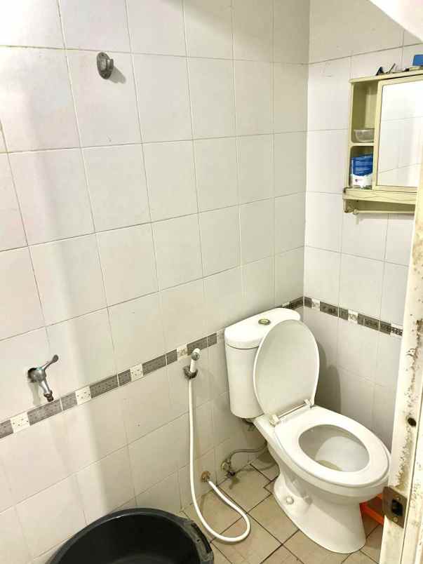 dijual rumah karangan babatan wiyung