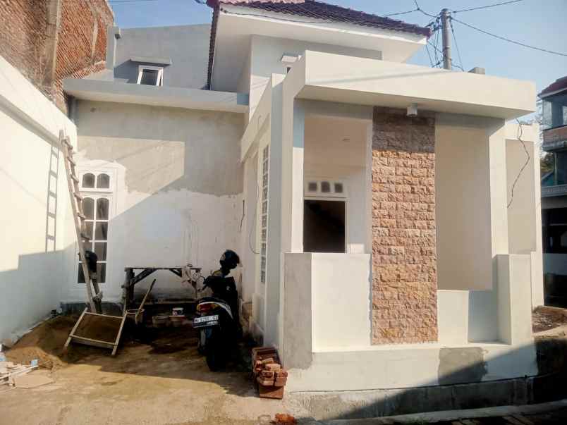 dijual rumah karangploso