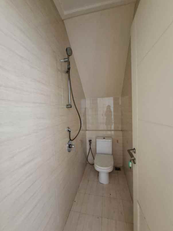 dijual rumah katamaran indah pik