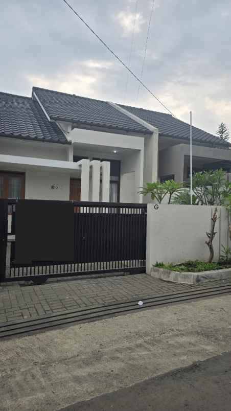 dijual rumah kec sukasari