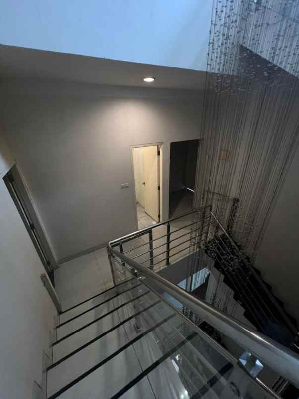 dijual rumah kelapa lilin kelapa gading