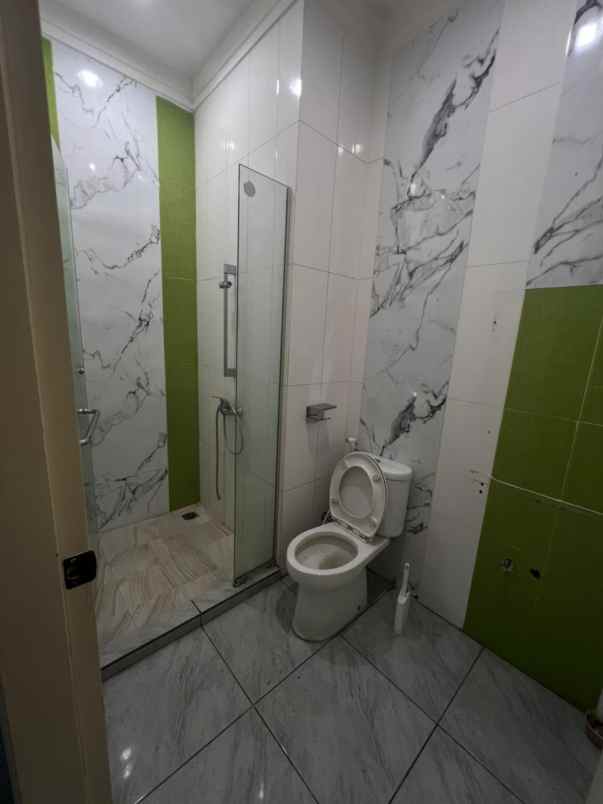 dijual rumah kelapa lilin kelapa gading