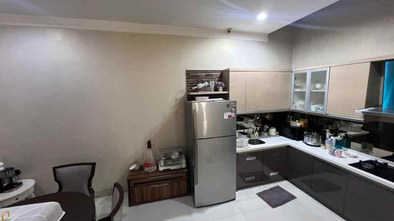 dijual rumah kelapa lilin kelapa gading