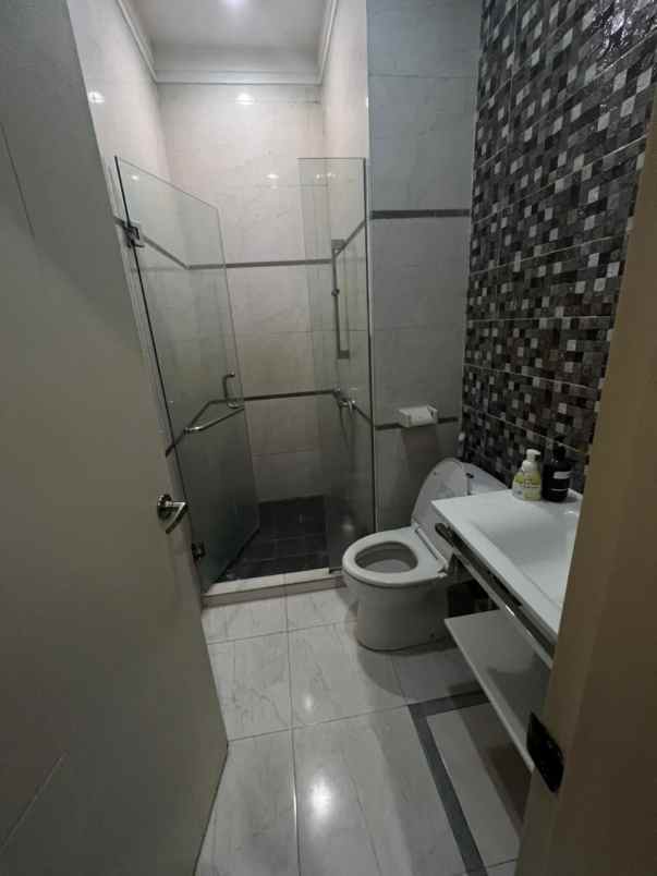 dijual rumah kelapa lilin kelapa gading