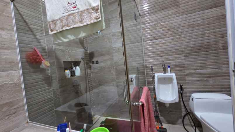 dijual rumah kelapa lilin kelapa gading