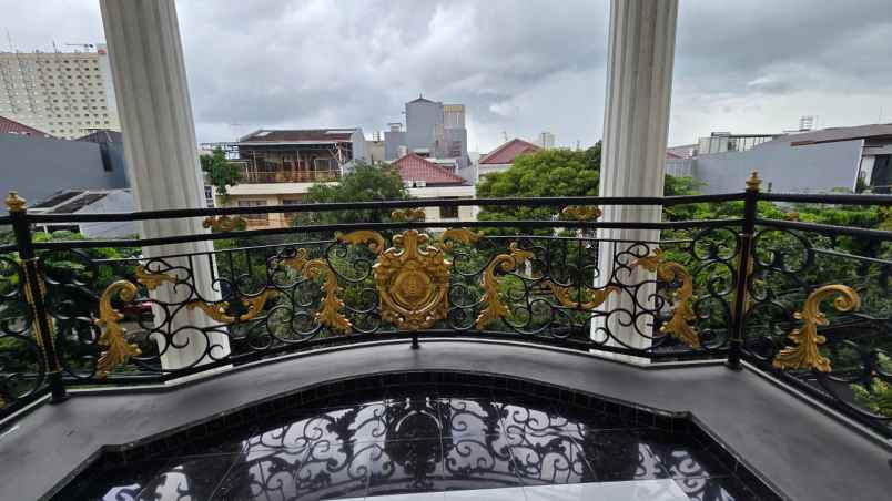 dijual rumah kelapa lilin kelapa gading