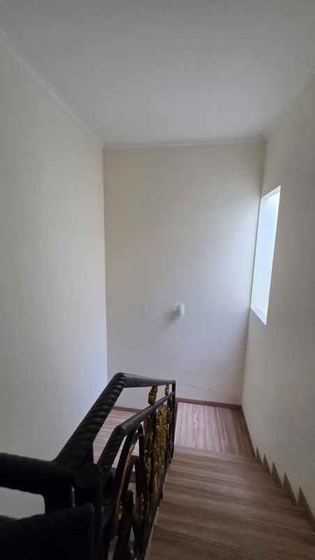 dijual rumah kelapa lilin kelapa gading