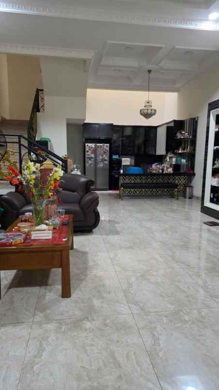 dijual rumah kelapa lilin kelapa gading