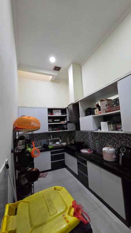 dijual rumah kelapa lilin kelapa gading
