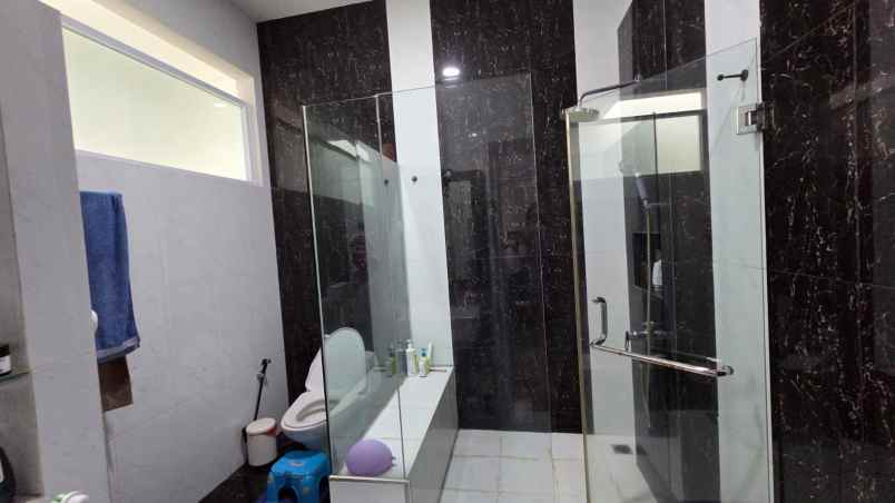 dijual rumah kelapa lilin kelapa gading