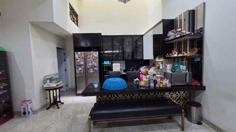 dijual rumah kelapa lilin kelapa gading