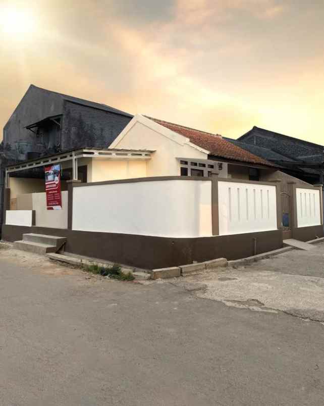 dijual rumah komp laksanana mekar