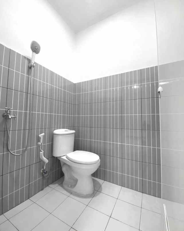 dijual rumah komp laksanana mekar