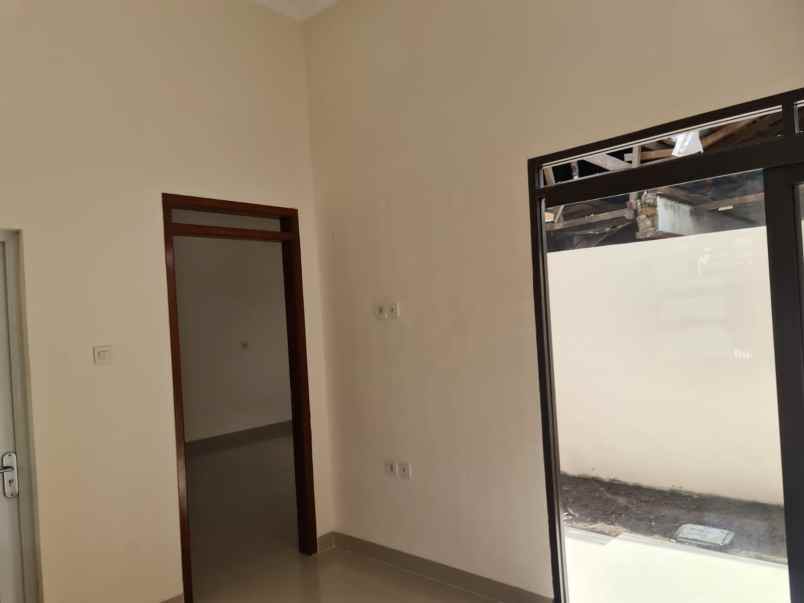 dijual rumah komp pesantren permai