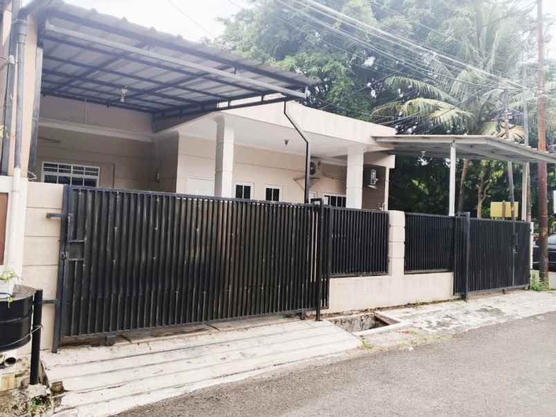 dijual rumah komplek billymoon pondok