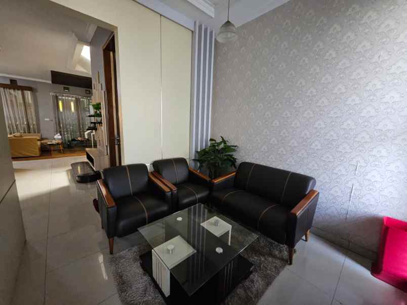 dijual rumah komplek buahbatu regency