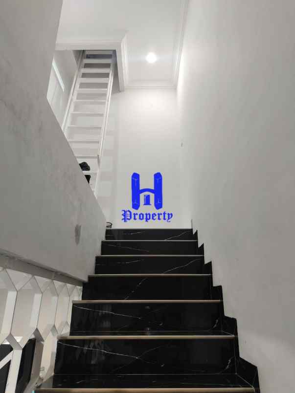 dijual rumah komplek citraland gama