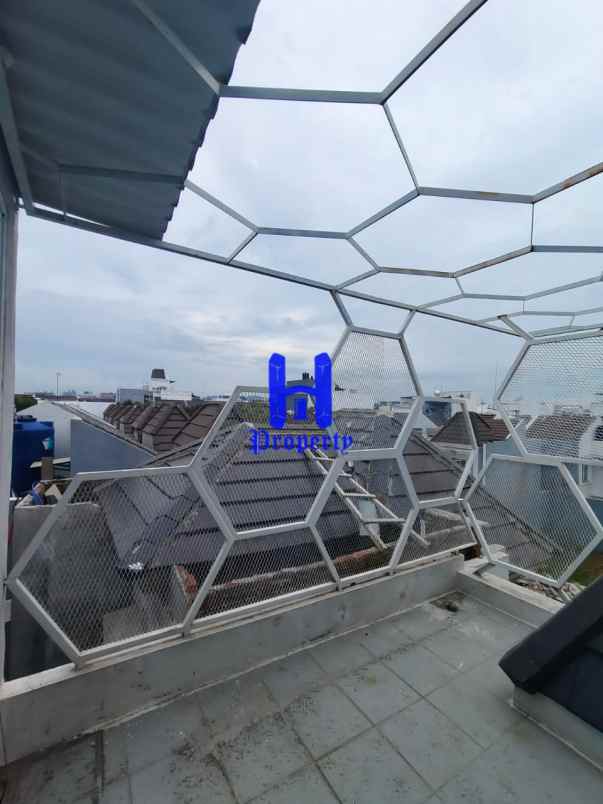 dijual rumah komplek citraland gama