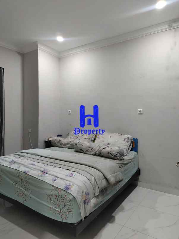 dijual rumah komplek citraland gama