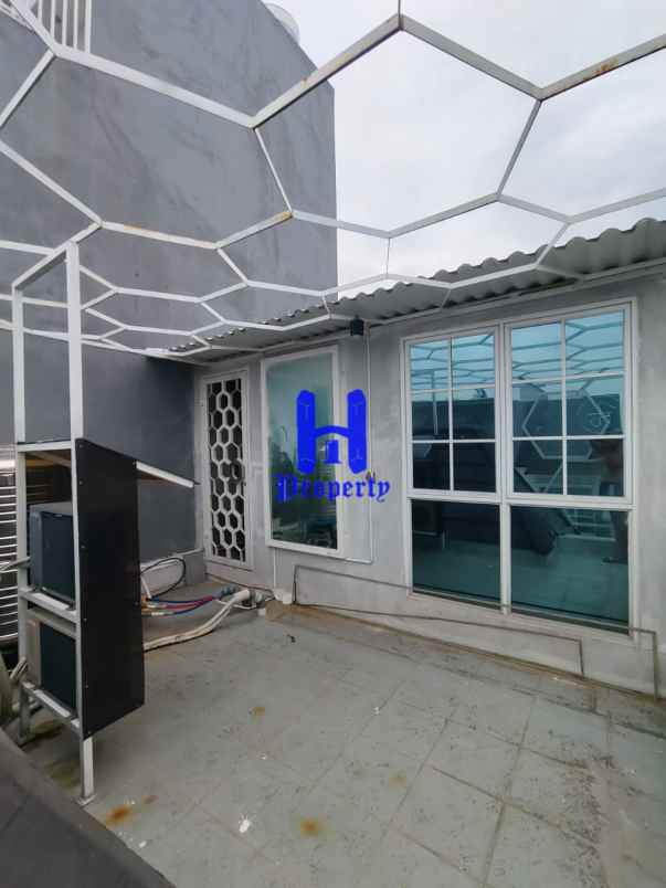 dijual rumah komplek citraland gama