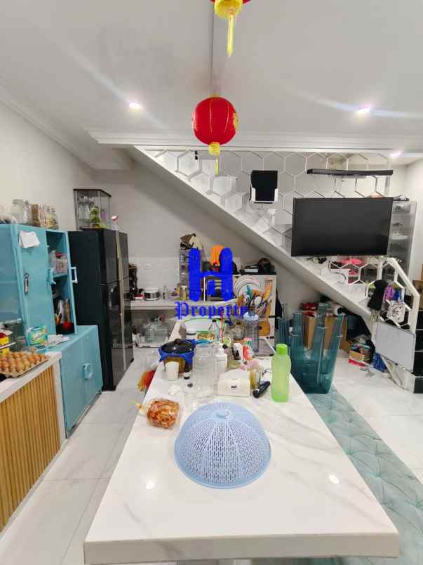 dijual rumah komplek citraland gama