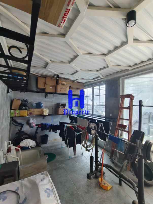 dijual rumah komplek citraland gama