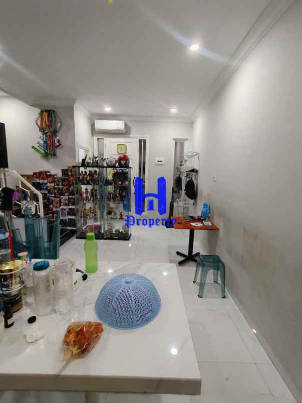 dijual rumah komplek citraland gama