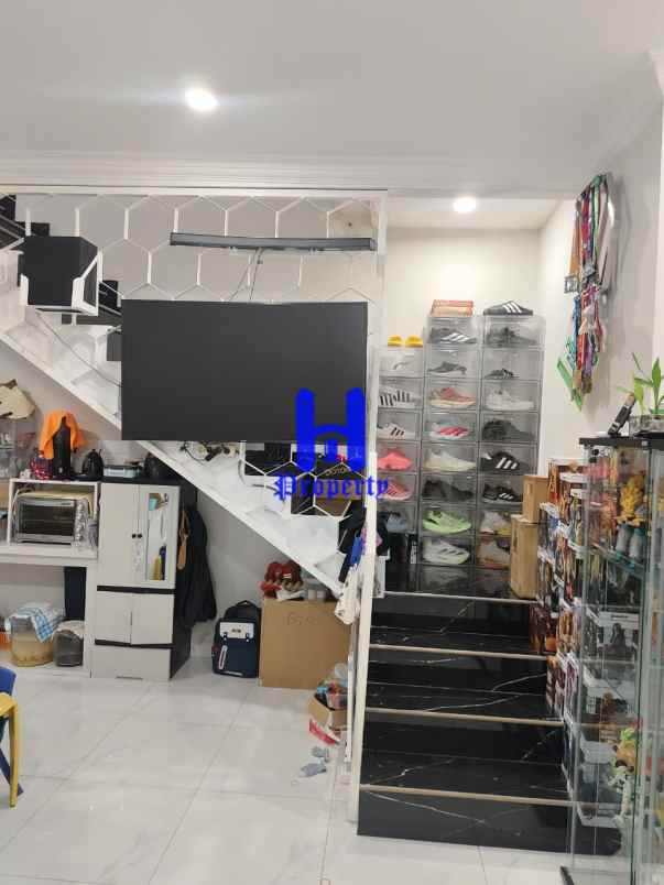 dijual rumah komplek citraland gama