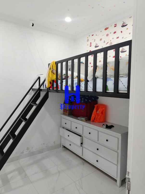 dijual rumah komplek citraland gama