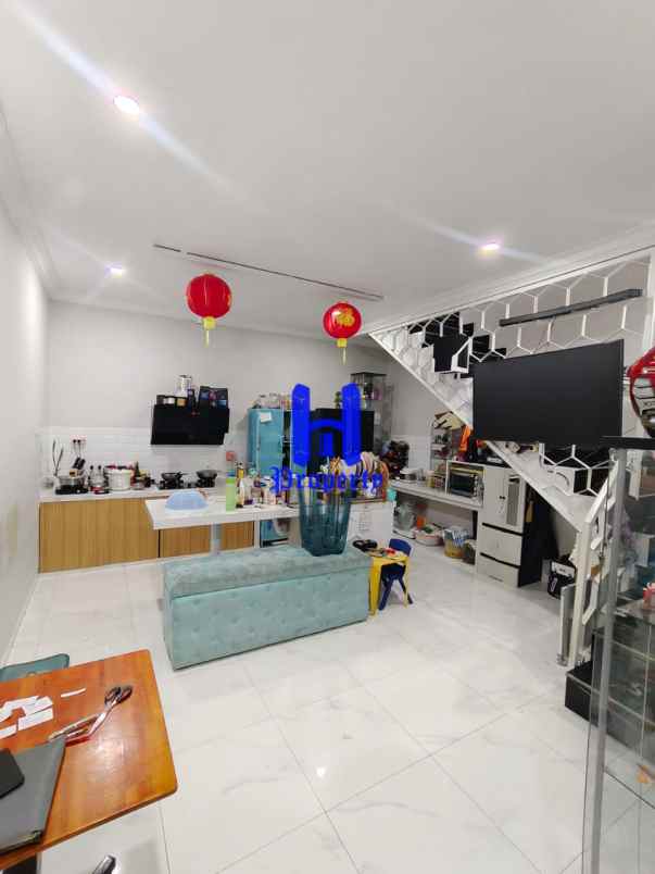 dijual rumah komplek citraland gama