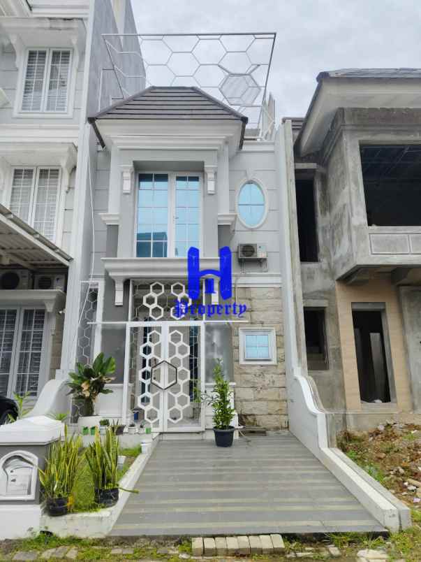 dijual rumah komplek citraland gama