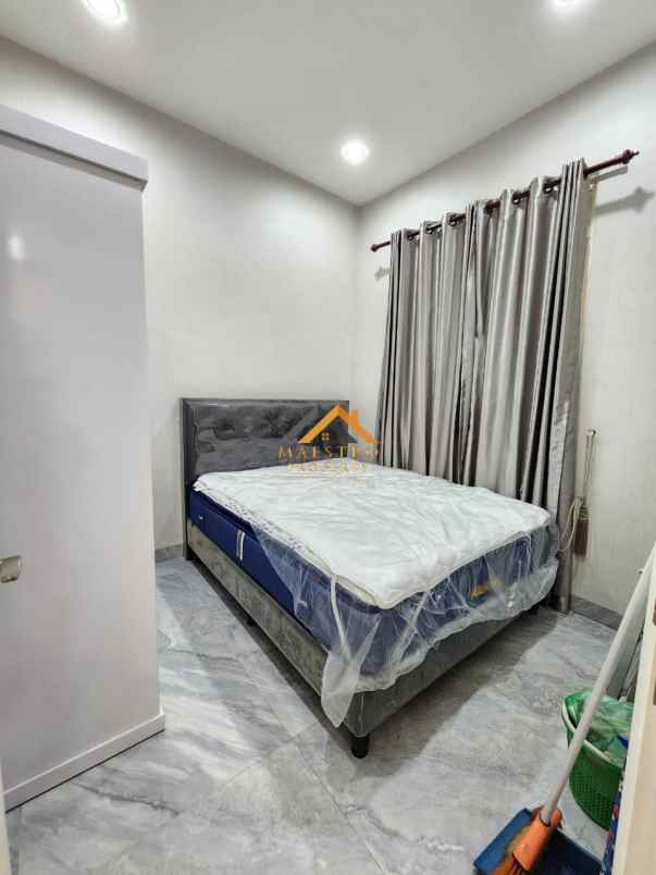 dijual rumah komplek citraland gama