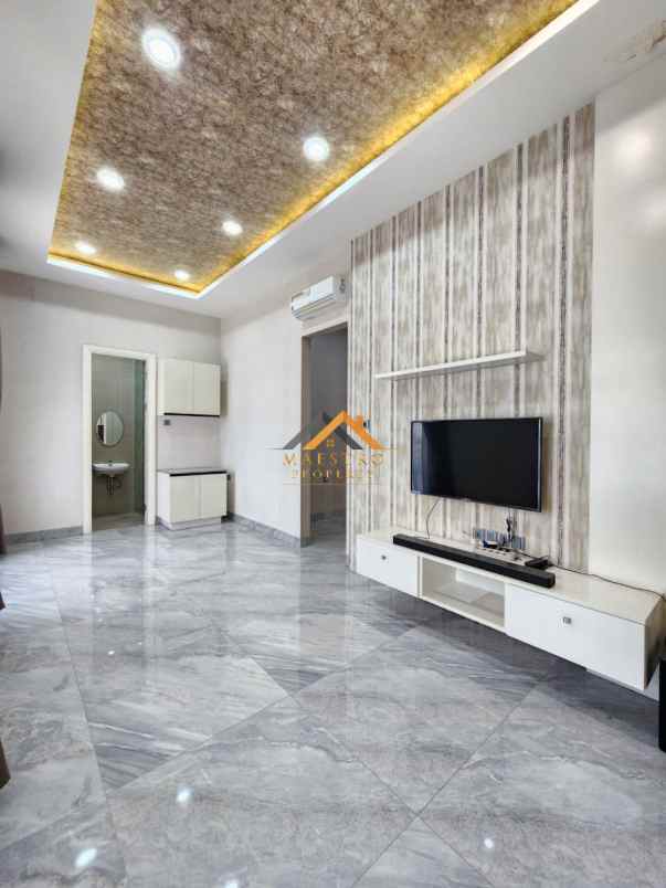 dijual rumah komplek citraland gama