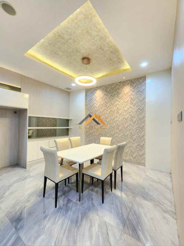 dijual rumah komplek citraland gama