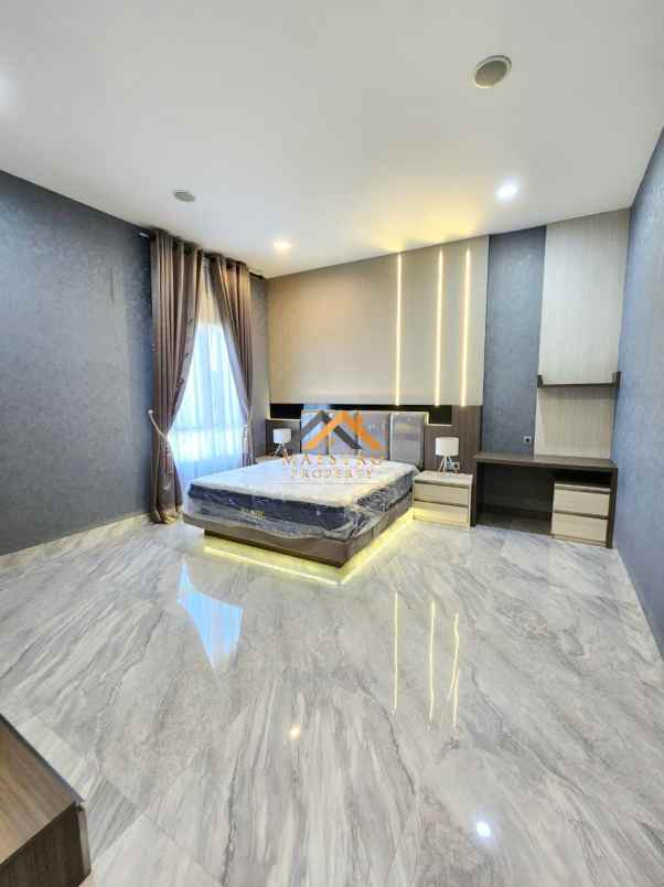 dijual rumah komplek citraland gama