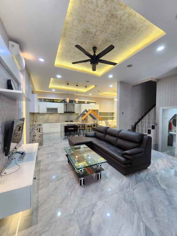 dijual rumah komplek citraland gama