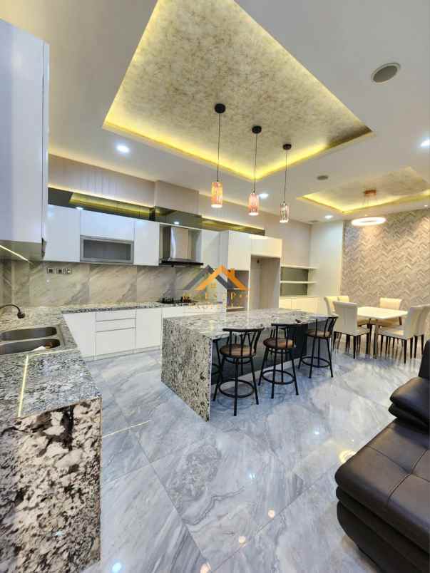 dijual rumah komplek citraland gama