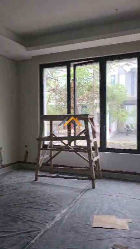 dijual rumah komplek citraland gama