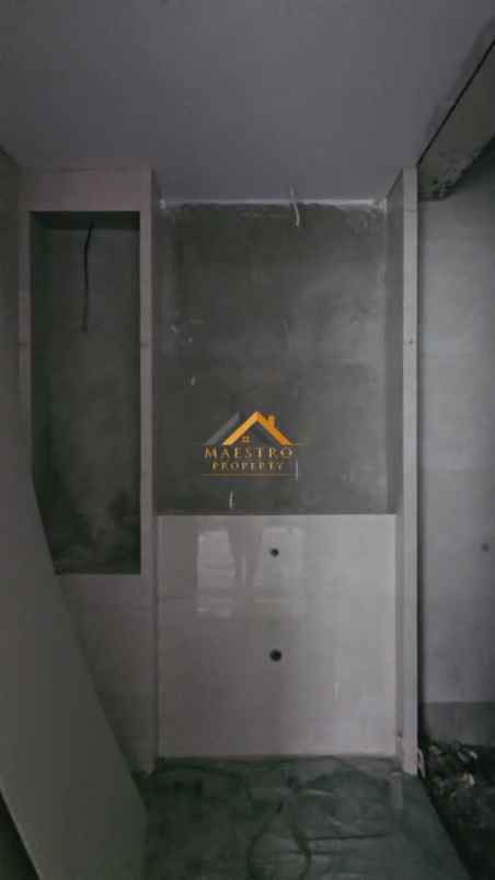 dijual rumah komplek citraland gama