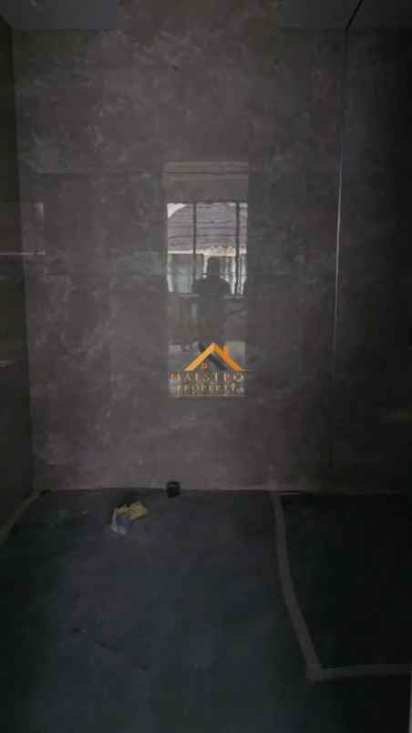 dijual rumah komplek citraland gama