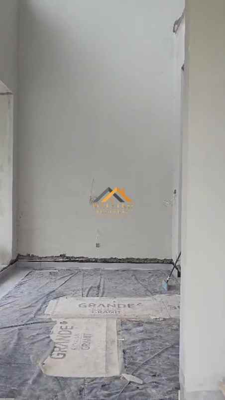 dijual rumah komplek citraland gama
