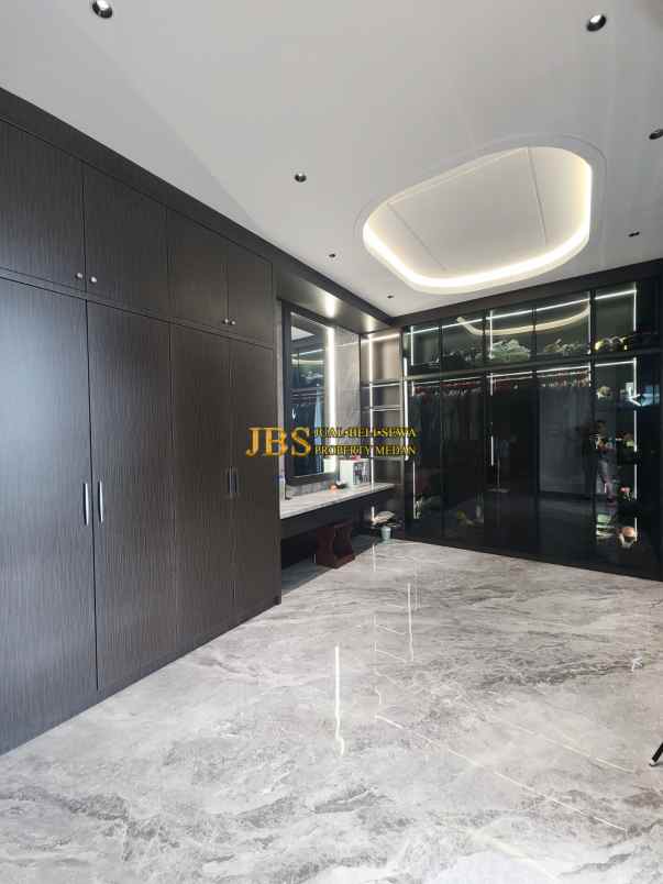 dijual rumah komplek citraland gama