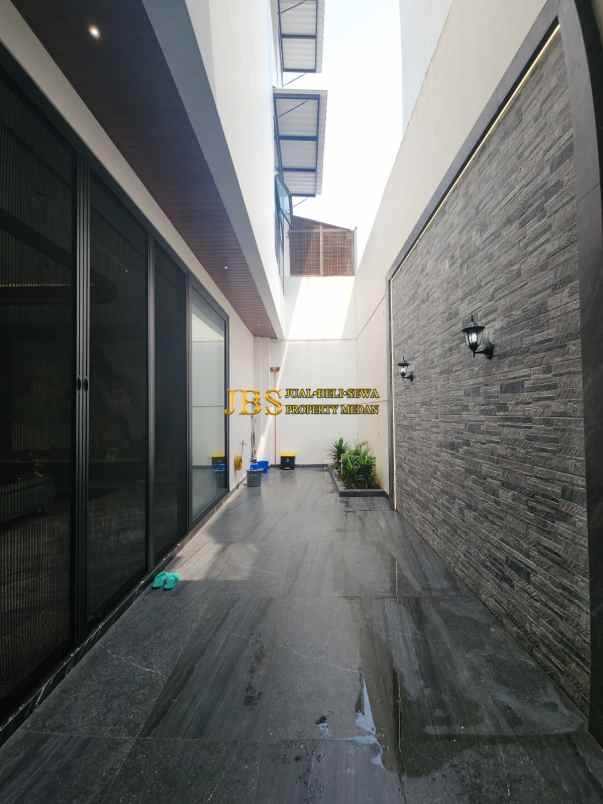 dijual rumah komplek citraland gama