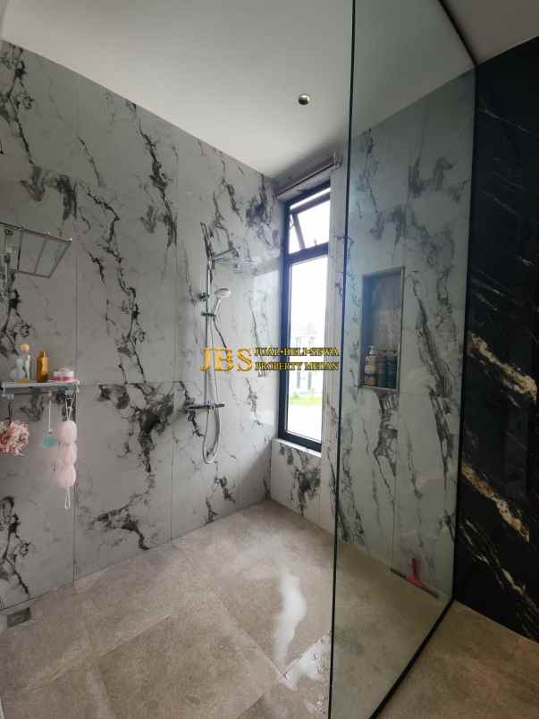 dijual rumah komplek citraland gama