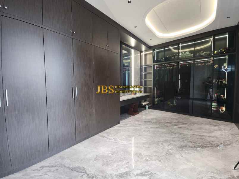 dijual rumah komplek citraland gama